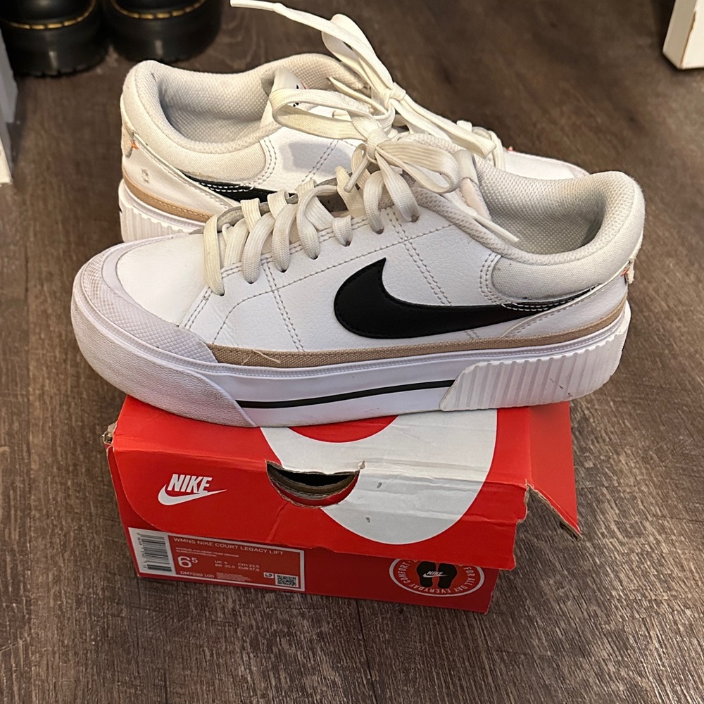 Nike court legacy lift White and Black Low-Top Sneakers